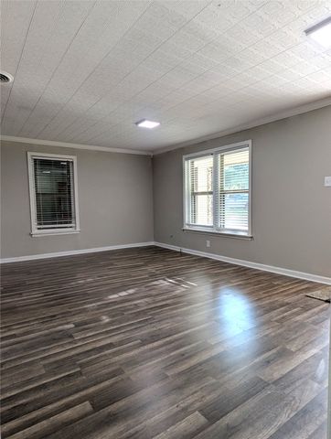 1305 Hillcrest Boulevard, Gainesville, TX 76240
