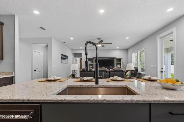 96 HILLENDALE Circle, St. Johns, FL 32259