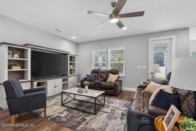 96 HILLENDALE Circle, St. Johns, FL 32259