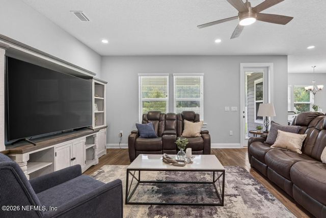 96 HILLENDALE Circle, St. Johns, FL 32259