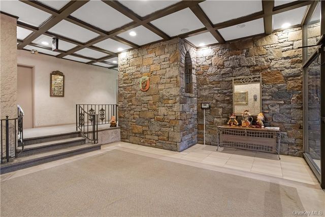 25 Franklin Avenue 2O, White Plains, NY 10601