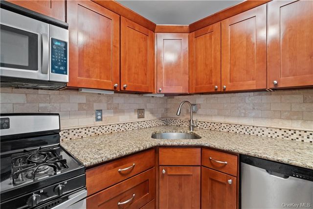 25 Franklin Avenue 2O, White Plains, NY 10601