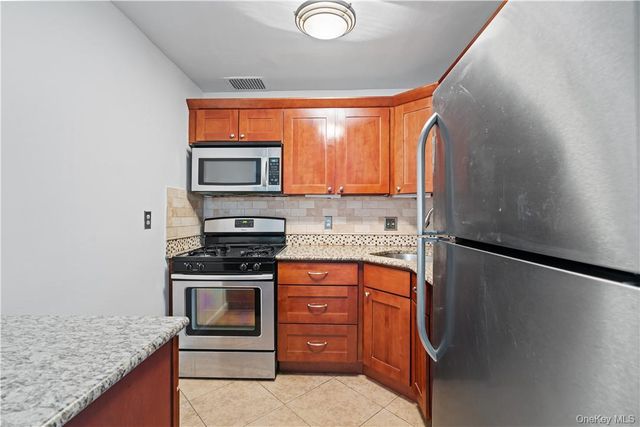 25 Franklin Avenue 2O, White Plains, NY 10601