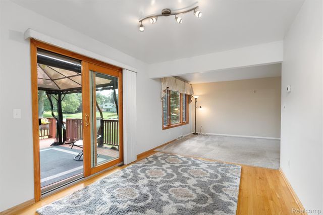6025 Venice Drive, Commerce Charter Township, MI 48382