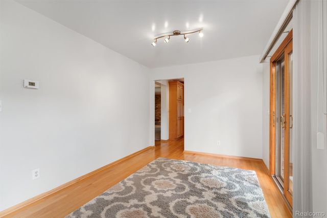 6025 Venice Drive, Commerce Charter Township, MI 48382