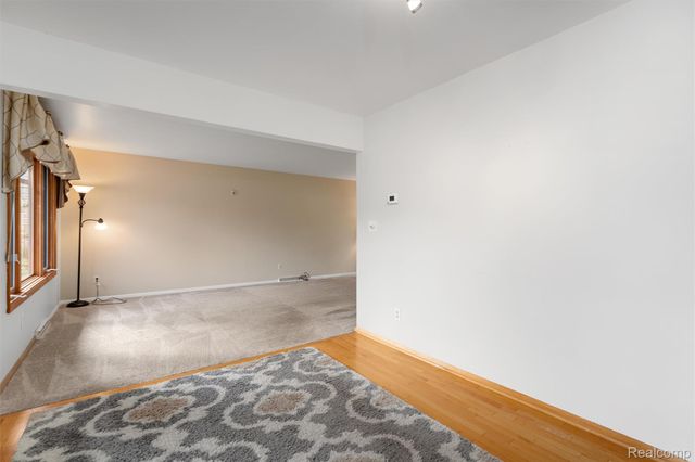 6025 Venice Drive, Commerce Charter Township, MI 48382