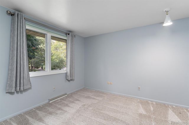 6025 Venice Drive, Commerce Charter Township, MI 48382