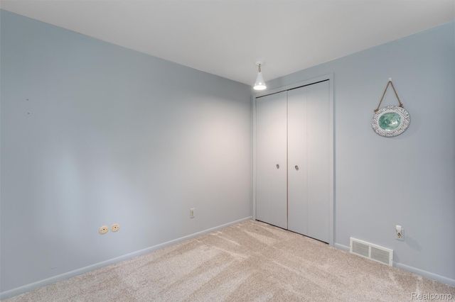 6025 Venice Drive, Commerce Charter Township, MI 48382
