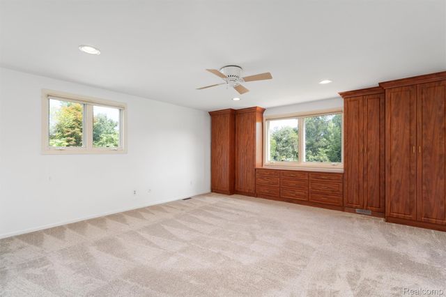 6025 Venice Drive, Commerce Charter Township, MI 48382