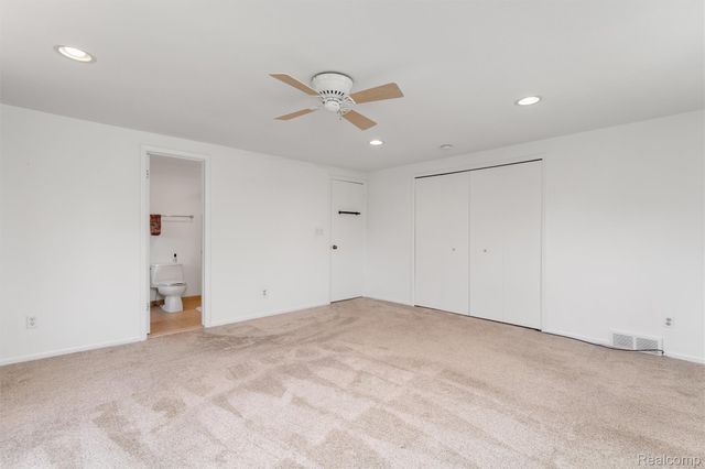 6025 Venice Drive, Commerce Charter Township, MI 48382