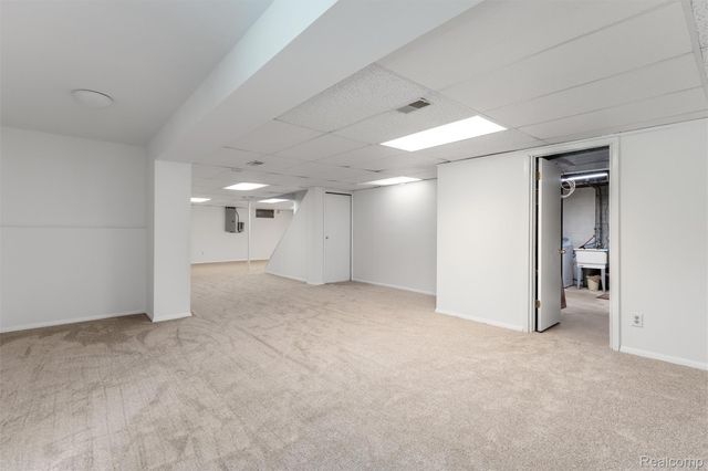 6025 Venice Drive, Commerce Charter Township, MI 48382