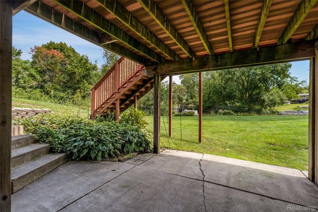 6025 Venice Drive, Commerce Charter Township, MI 48382