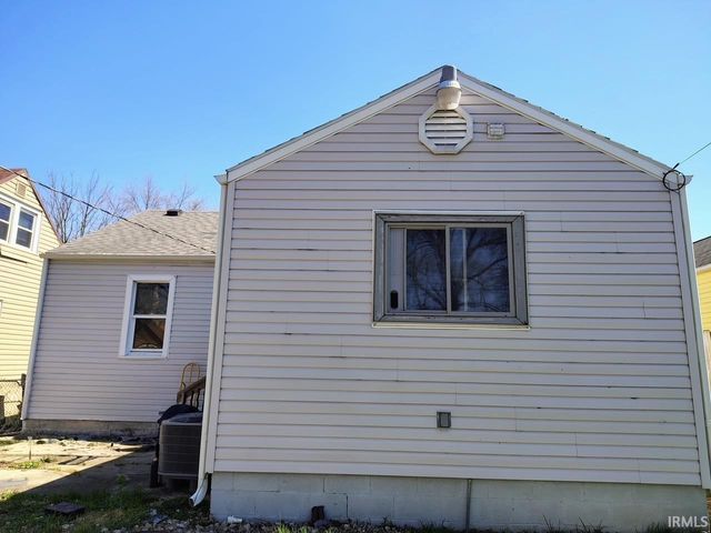 2411 S Ebright Street, Muncie, IN 47302