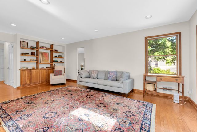 27 Circle Lane, Little Silver, NJ 07739