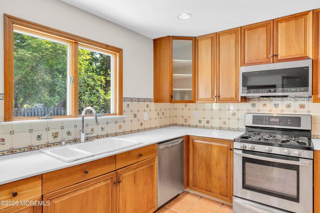 27 Circle Lane, Little Silver, NJ 07739