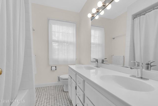27 Circle Lane, Little Silver, NJ 07739