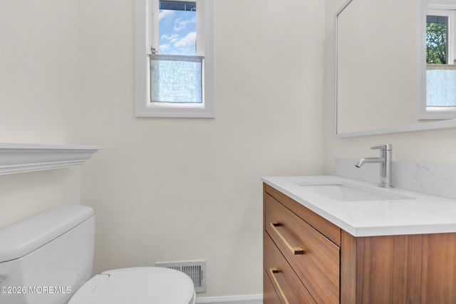 27 Circle Lane, Little Silver, NJ 07739