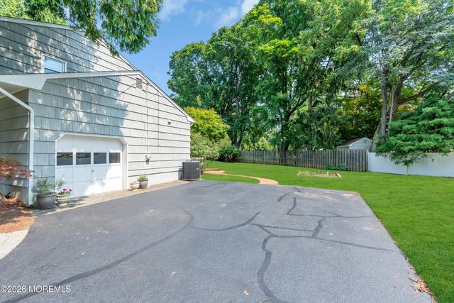 27 Circle Lane, Little Silver, NJ 07739