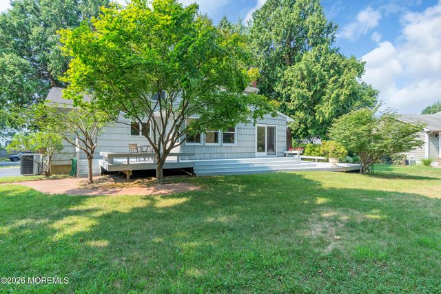 27 Circle Lane, Little Silver, NJ 07739