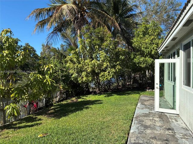 1764 NW 166th Ave, Pembroke Pines, FL 33028