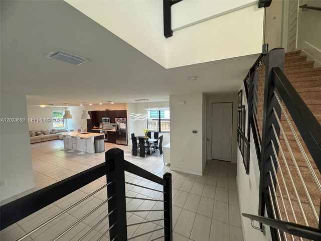10240 NW 76th Ter, Doral, FL 33178