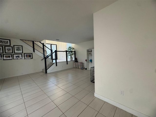 10240 NW 76th Ter, Doral, FL 33178