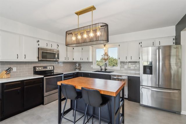 2485 Hwy 6 Trail, Marengo, IA 52301