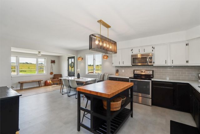 2485 Hwy 6 Trail, Marengo, IA 52301