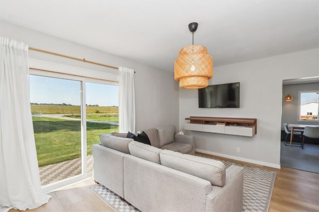 2485 Hwy 6 Trail, Marengo, IA 52301