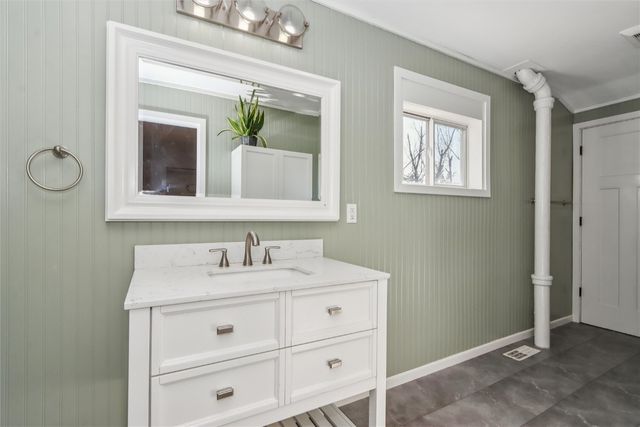 2485 Hwy 6 Trail, Marengo, IA 52301