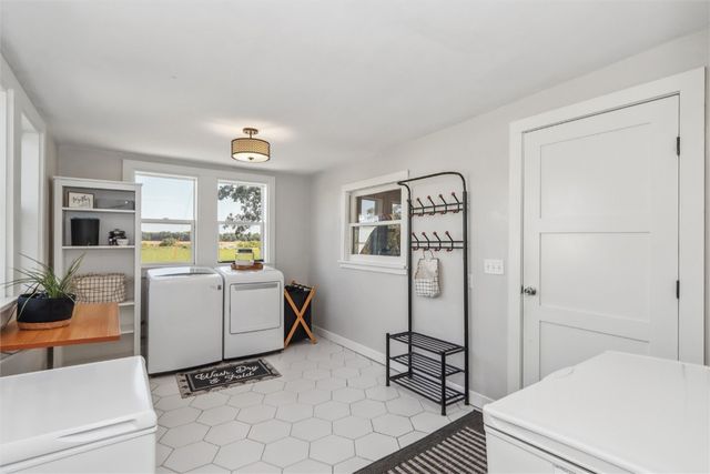 2485 Hwy 6 Trail, Marengo, IA 52301