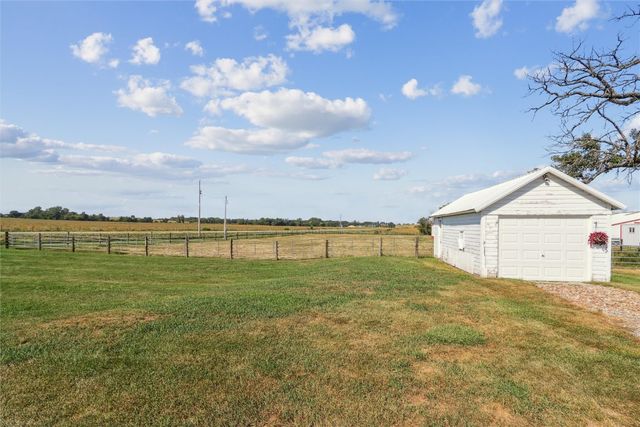 2485 Hwy 6 Trail, Marengo, IA 52301