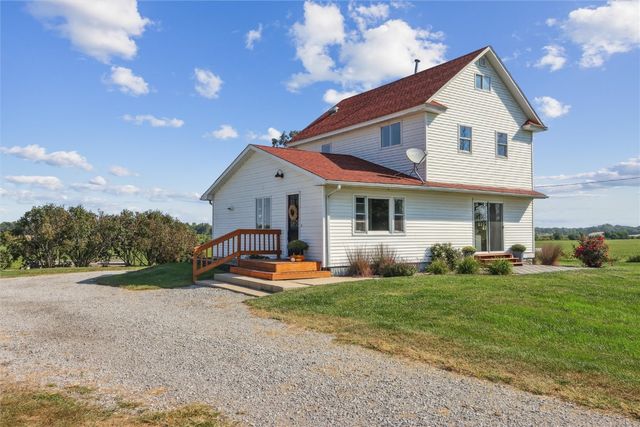 2485 Hwy 6 Trail, Marengo, IA 52301