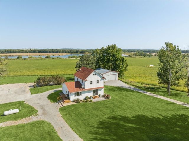 2485 Hwy 6 Trail, Marengo, IA 52301