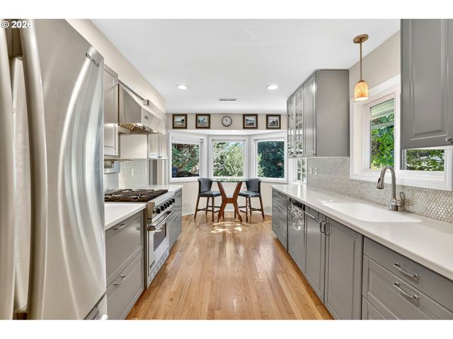 1620 Sw MAPLECREST Dr, Portland, OR 97219
