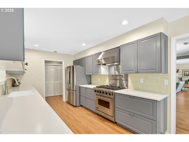 1620 Sw MAPLECREST Dr, Portland, OR 97219