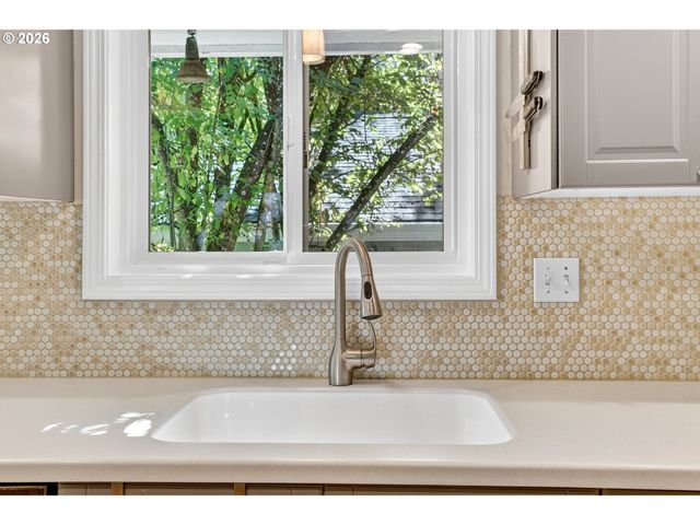 1620 Sw MAPLECREST Dr, Portland, OR 97219