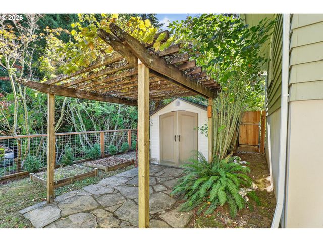 1620 Sw MAPLECREST Dr, Portland, OR 97219