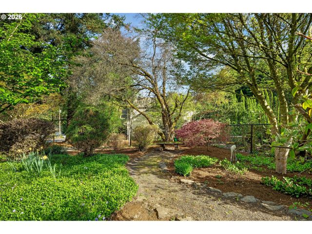 1620 Sw MAPLECREST Dr, Portland, OR 97219