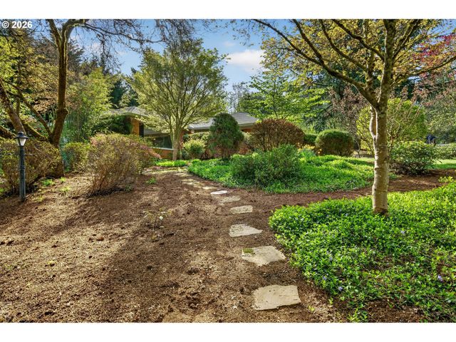 1620 Sw MAPLECREST Dr, Portland, OR 97219