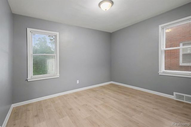 9936 Grayfield, Redford, MI 48239