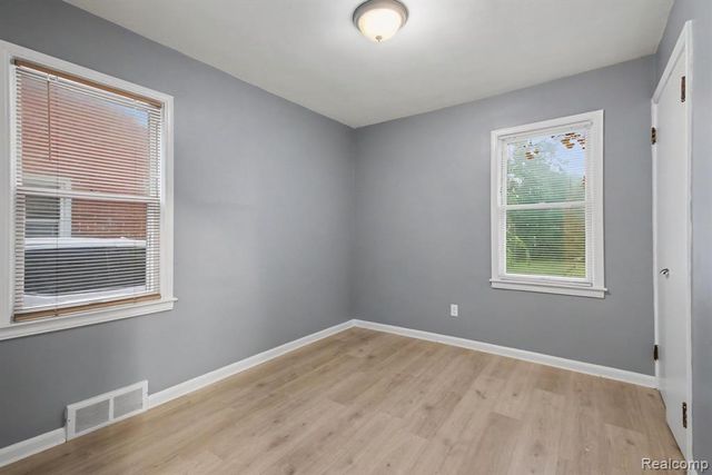 9936 Grayfield, Redford, MI 48239
