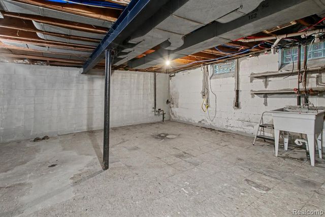 9936 Grayfield, Redford, MI 48239