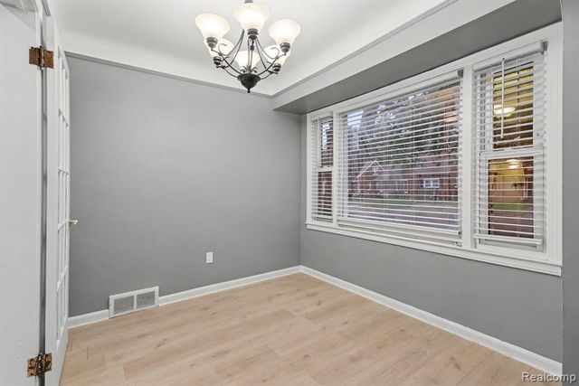 9936 Grayfield, Redford, MI 48239
