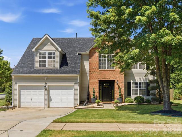 8807 Royal Bluff Drive, Charlotte, NC 28269