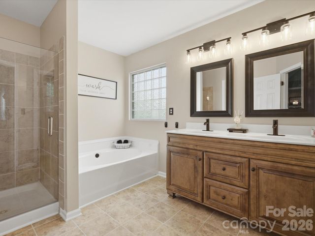 8807 Royal Bluff Drive, Charlotte, NC 28269