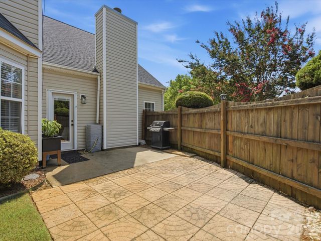 8807 Royal Bluff Drive, Charlotte, NC 28269