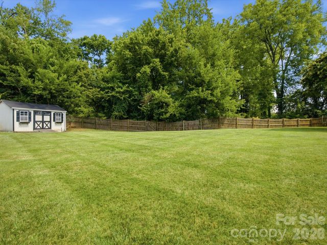 8807 Royal Bluff Drive, Charlotte, NC 28269