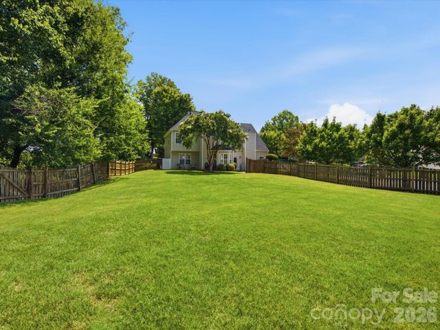 8807 Royal Bluff Drive, Charlotte, NC 28269