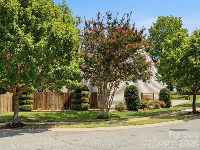 8807 Royal Bluff Drive, Charlotte, NC 28269